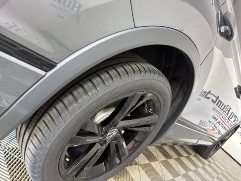 Used 2023 Volkswagen Tiguan SE R-Line FWD image 32
