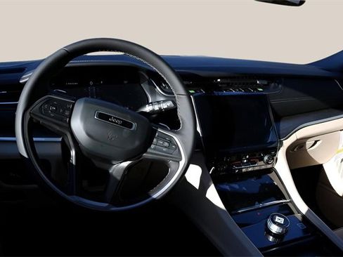 New 2025 Jeep Grand Cherokee Limited image 13