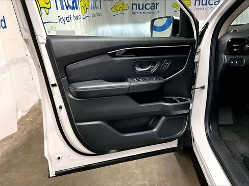 Used 2024 Honda Pilot Touring image 9