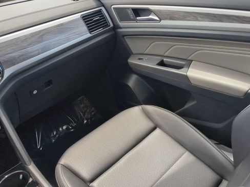 Certified 2023 Volkswagen Atlas Cross Sport SE FWD image 18