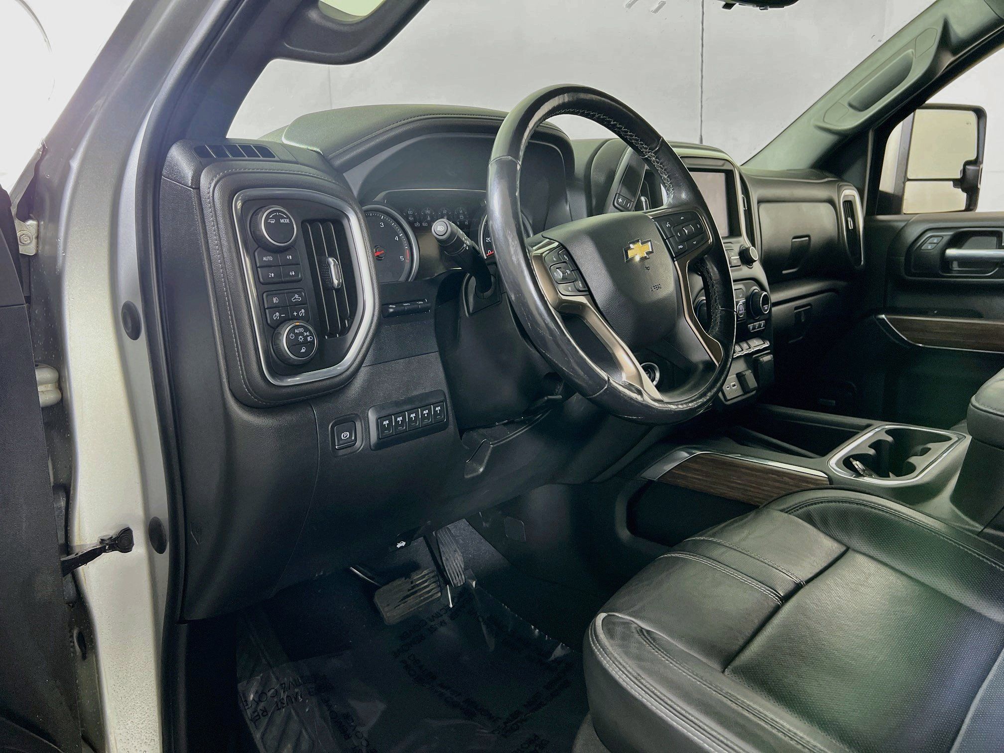 Used 2022 Chevrolet Silverado 2500 High Country w/ Z71 Off-Road Package AWD/4WD image 9