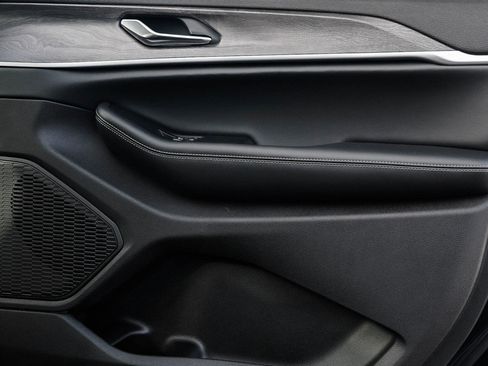 New 2025 Jeep Grand Cherokee Limited w/ Trailer Tow Package image 9