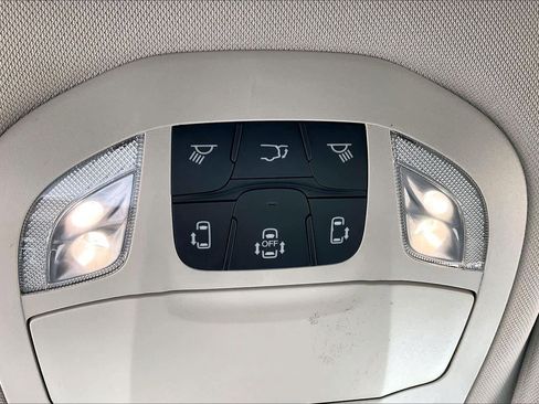 Used 2023 Chrysler Pacifica Touring-L FWD image 32