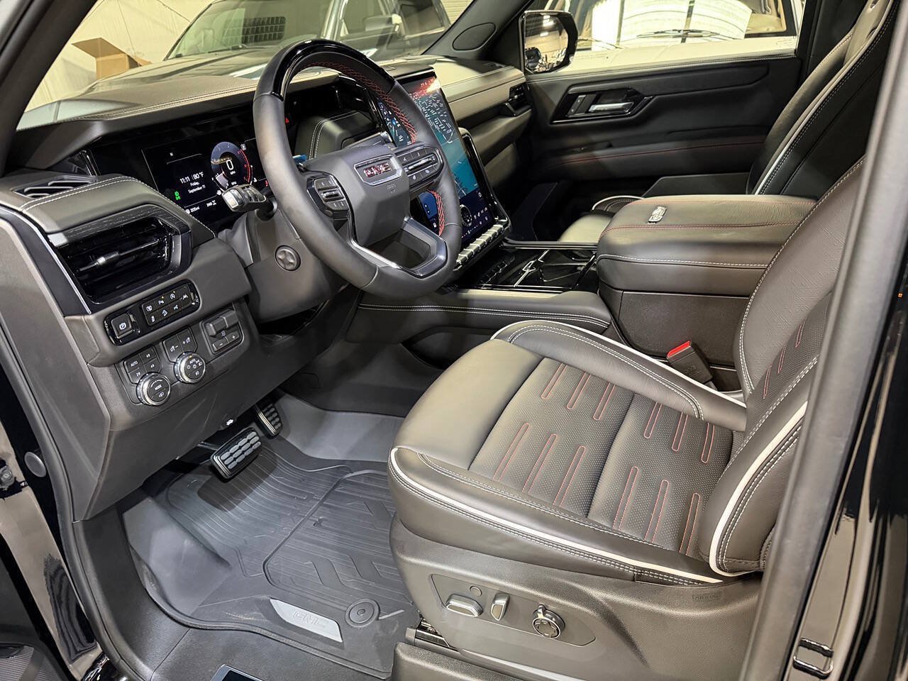 Used 2026 GMC Yukon AT4 Ultimate w/ LPO, Floor Liner Package AWD/4WD image 4