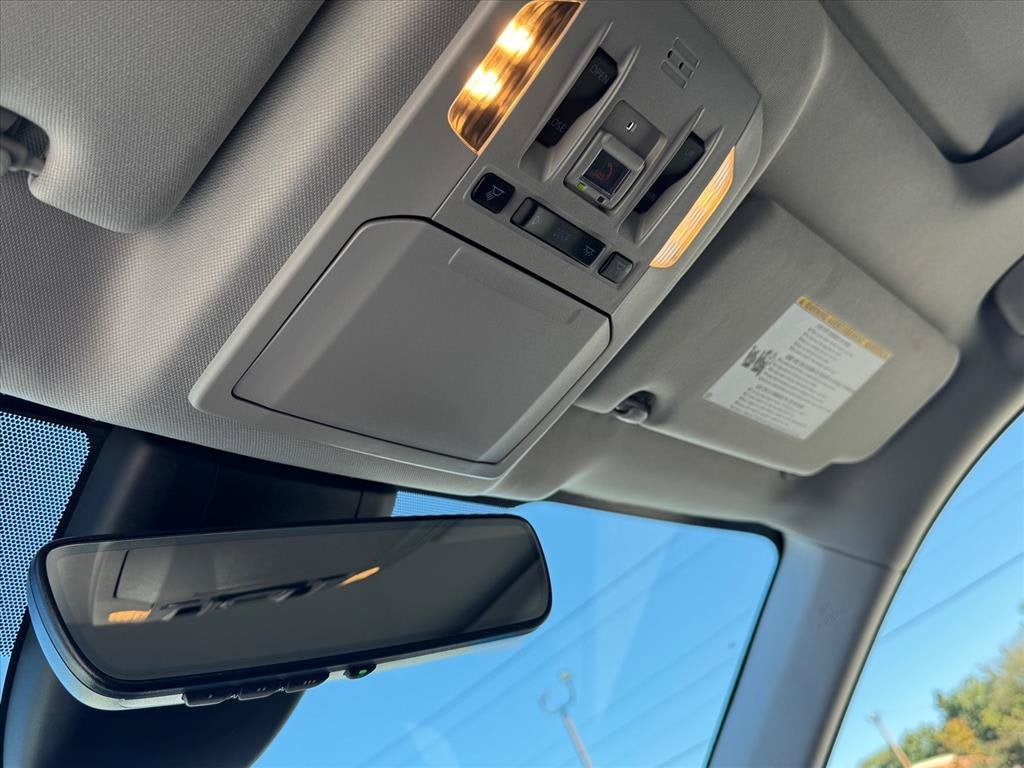 Used 2022 Toyota Highlander Limited AWD/4WD image 18