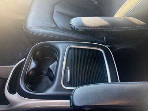 Used 2021 Chrysler Pacifica Touring-L image 24