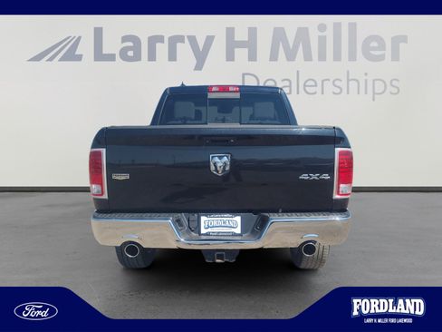 Used 2018 RAM 1500 Laramie w/ Convenience Group AWD/4WD image 4