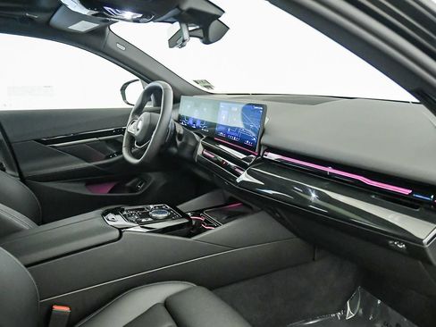 Used 2026 BMW 530i RWD image 16
