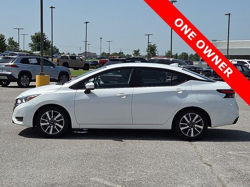 Used 2024 Nissan Versa SV FWD image 3