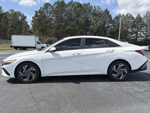 Used 2024 Hyundai Elantra SEL w/ Convenience Package image 2