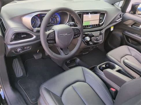 New 2026 Chrysler Pacifica Select image 10