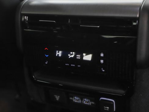 Used 2025 Jeep Wagoneer L Series II w/ Premium Group I AWD/4WD image 18