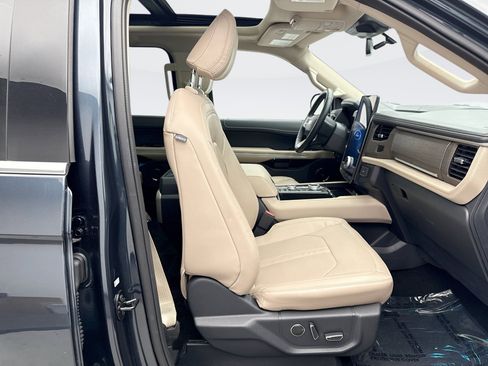 Used 2022 Ford Expedition Limited image 19