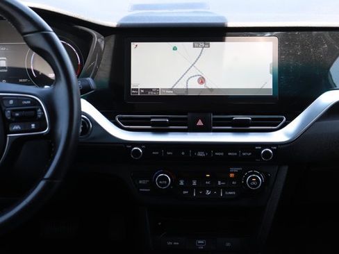 Used 2022 Kia Niro EX FWD image 16