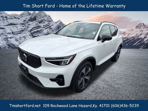 Used 2023 Volvo XC40 B5 Plus w/ Protection Package Premier image 1