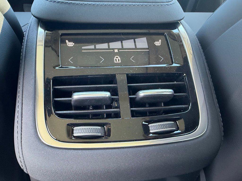 New 2026 Volvo XC90 T8 Plus w/ Protection Package AWD/4WD image 13