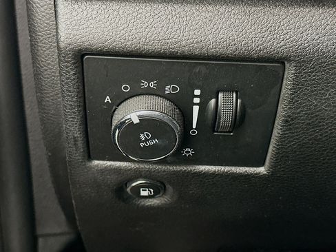 Used 2020 Jeep Grand Cherokee Overland AWD/4WD image 17