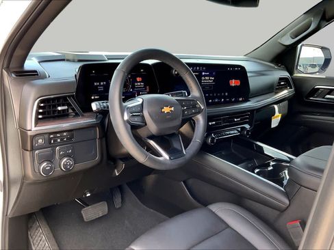 Used 2025 Chevrolet Suburban LT w/ Comfort Package RWD image 18