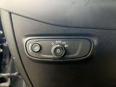 Used 2019 Chevrolet Equinox LT FWD image 18