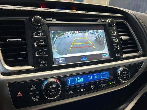 Used 2018 Toyota Highlander AWD V6 image 19