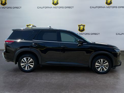 Used 2025 Nissan Pathfinder SL FWD image 4