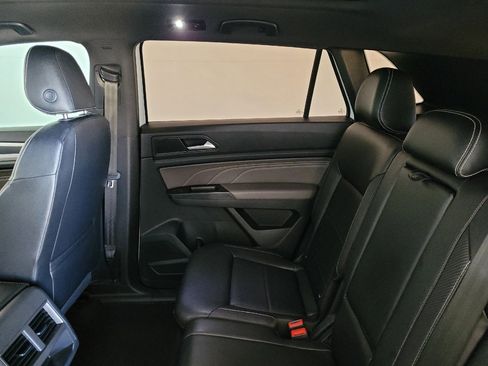 Used 2021 Volkswagen Atlas Cross Sport SE w/ Panoramic Sunroof Package FWD image 18