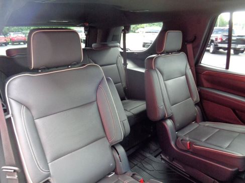 Used 2021 Chevrolet Tahoe Premier w/ Premium Package AWD/4WD image 16
