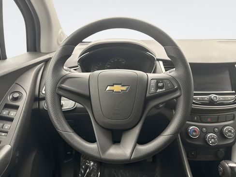 Used 2020 Chevrolet Trax LS image 12