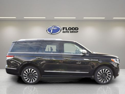 Used 2022 Lincoln Navigator Black Label image 3