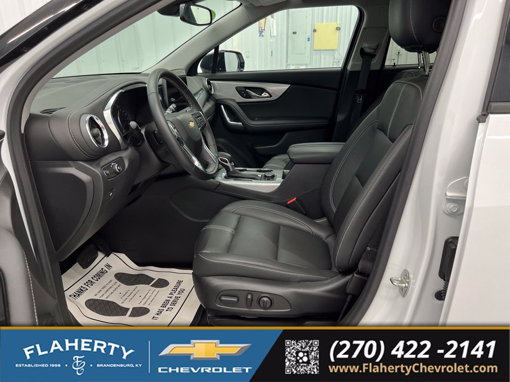 Used 2025 Chevrolet Blazer LT w/ Midnight/Sport Edition FWD image 9