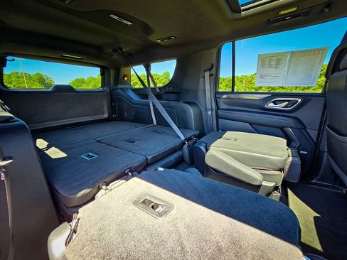 Used 2022 Chevrolet Suburban RST w/ Luxury Package AWD/4WD image 36