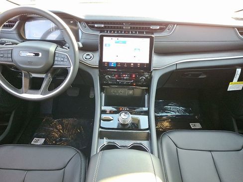 New 2025 Jeep Grand Cherokee Limited AWD/4WD image 11