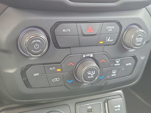 Used 2021 Jeep Renegade Limited AWD/4WD image 20