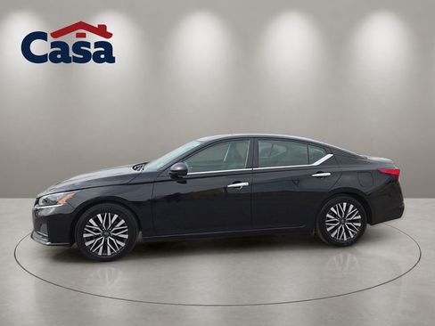 Used 2025 Nissan Altima 2.5 SV FWD image 3