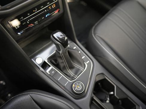Certified 2023 Volkswagen Tiguan SE image 16