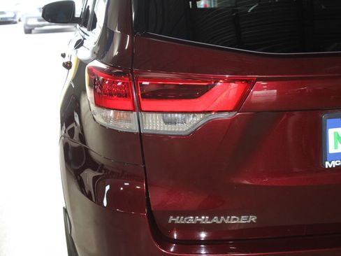 Used 2019 Toyota Highlander XLE image 39