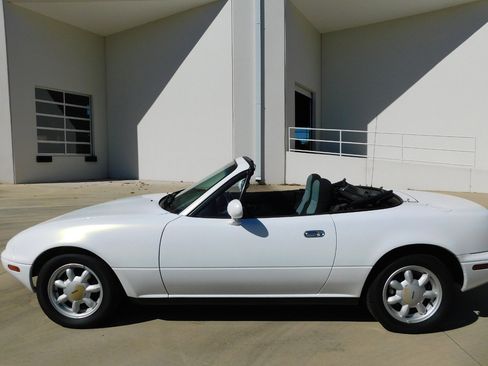 Used 1990 MAZDA MX-5 Miata image 10