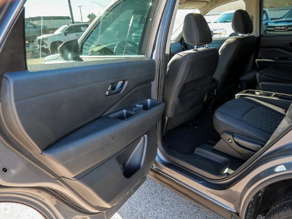 Used 2025 Nissan Pathfinder SV w/ SV Premium Package FWD image 26