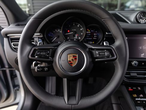 Certified 2026 Porsche Macan AWD/4WD image 30
