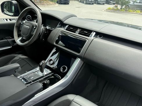 Used 2021 Land Rover Range Rover Sport HST image 3