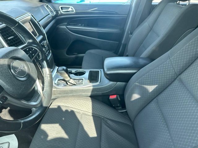 Used 2018 Jeep Grand Cherokee Laredo AWD/4WD image 26