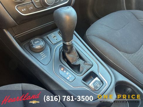 Used 2020 Jeep Cherokee Latitude image 32