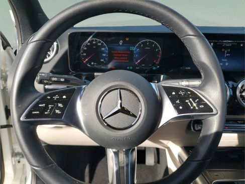 Used 2025 Mercedes-Benz GLA 250 image 19