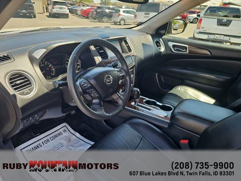 Used 2018 Nissan Pathfinder Platinum FWD image 13