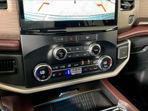 Used 2023 Ford Expedition Limited image 32