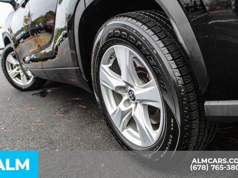 Used 2023 Toyota Highlander L image 13