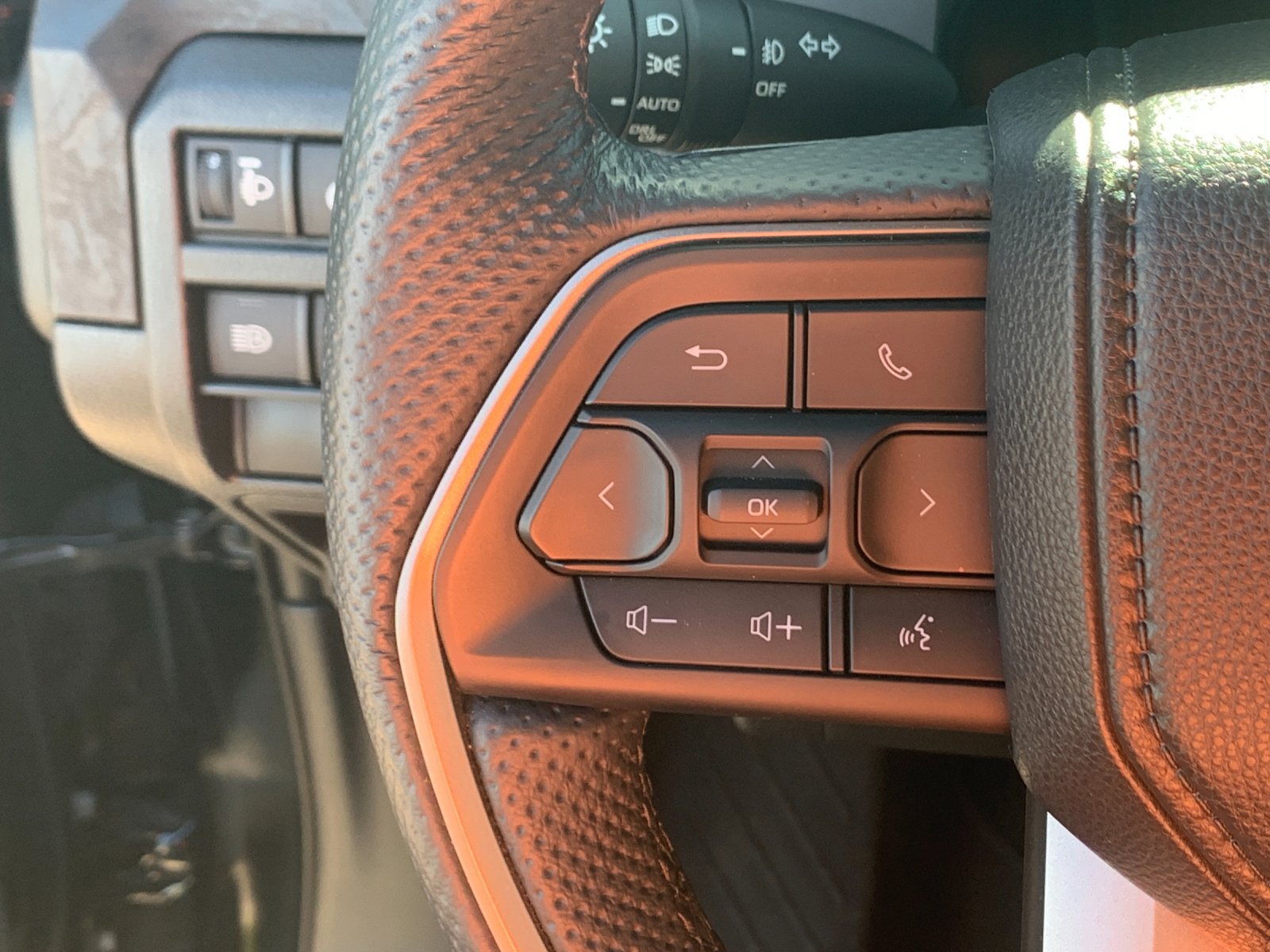 Used 2024 Toyota Tacoma Limited w/ Limited Package (LT) AWD/4WD image 29