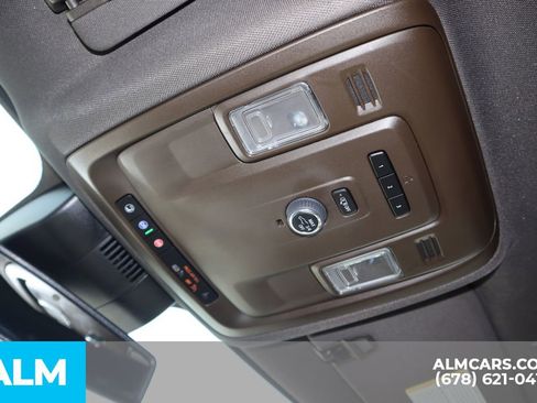 Used 2024 Chevrolet Suburban LT RWD image 36