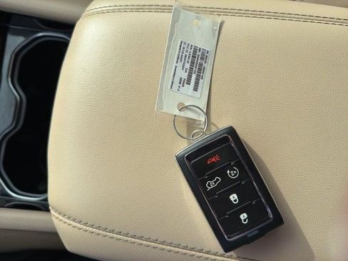 Used 2021 Jeep Grand Cherokee L Limited AWD/4WD image 28