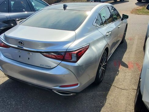 Used 2024 Lexus ES 350 w/ Technology Package image 9